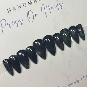 Short stiletto press on nails emerald green cat eye snowflakes